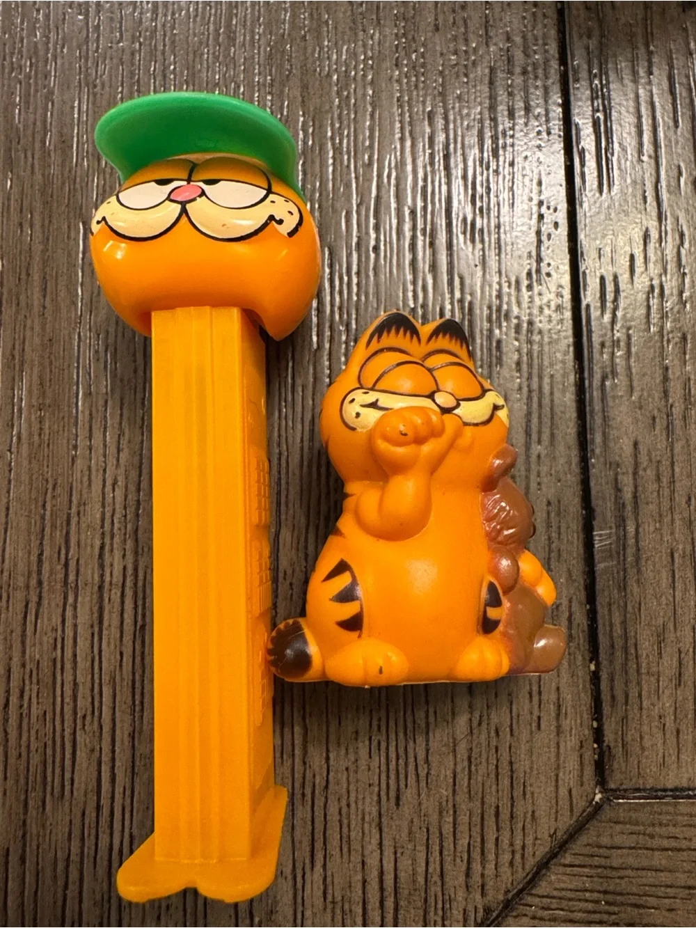Orange Garfield Cat pez Candy Dispenser and Figurine - Orange vintage